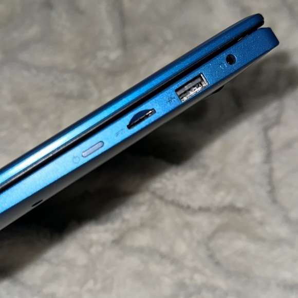 Gateway 11.6" Touchscreen 2-in-1sLaptop, IntelCeleron ProcessorN4020,4GBRAM,64GB - Picture 5 of 14